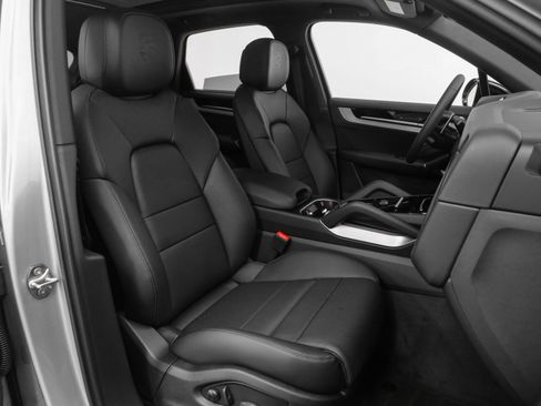 Used 2025 Porsche Cayenne image 20