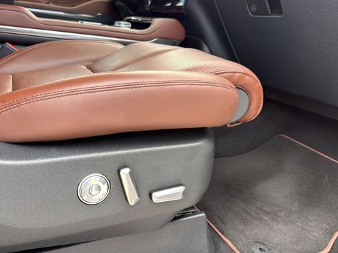 Used 2025 Lincoln Navigator Reserve AWD/4WD image 24