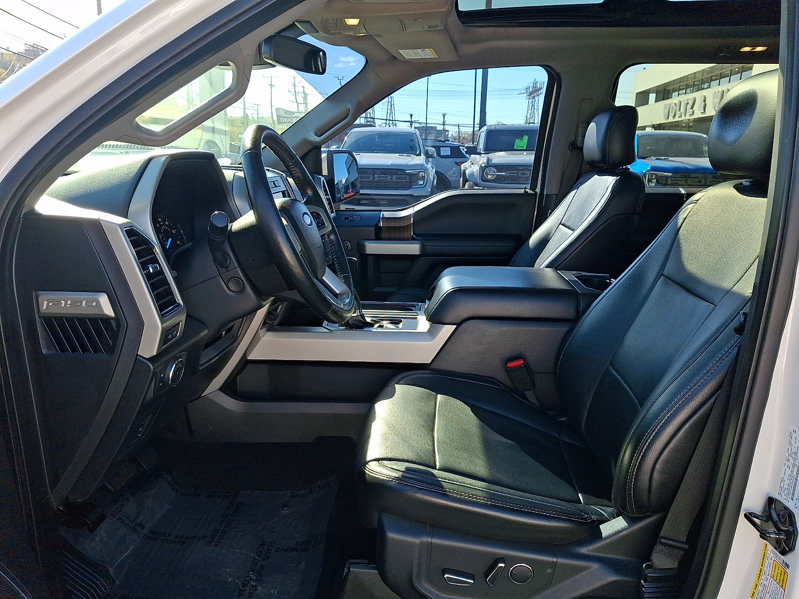 Used 2017 Ford F150 Lariat w/ Equipment Group 502A Luxury AWD/4WD image 13