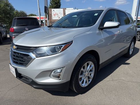 Used 2021 Chevrolet Equinox LT image 2