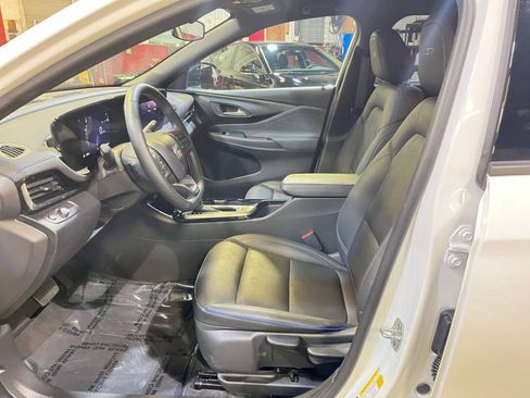 Used 2025 Buick Envista Sport Touring image 25