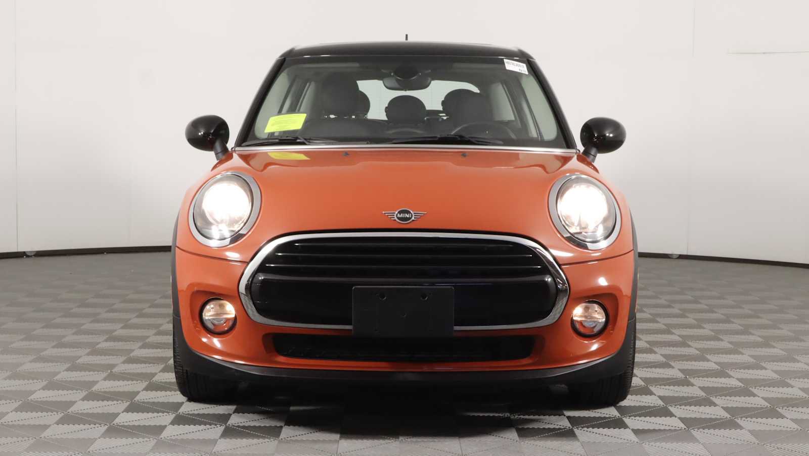 Used 2019 MINI Cooper 4-Door Hardtop FWD image 2