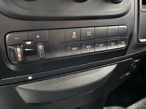 Used 2018 RAM 2500 Tradesman w/ Chrome Appearance Group image 18