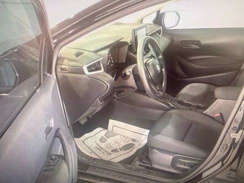 Used 2025 Toyota Corolla LE FWD image 6