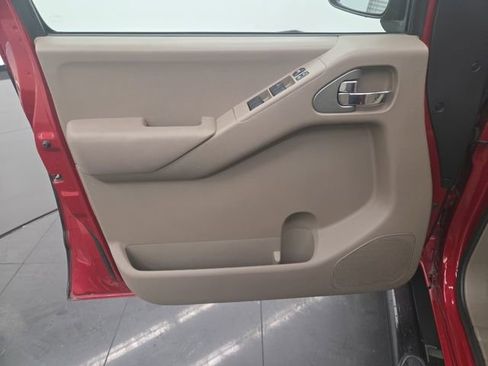 Used 2012 Nissan Frontier SV image 24