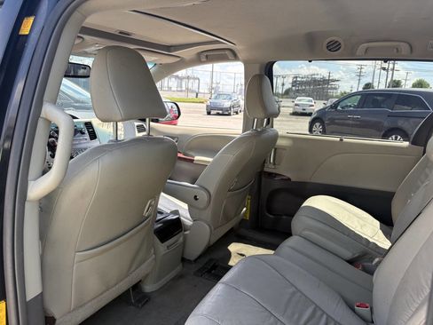 Used 2011 Toyota Sienna XLE image 15
