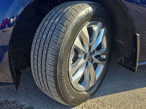 Used 2024 Toyota Sienna Limited image 34