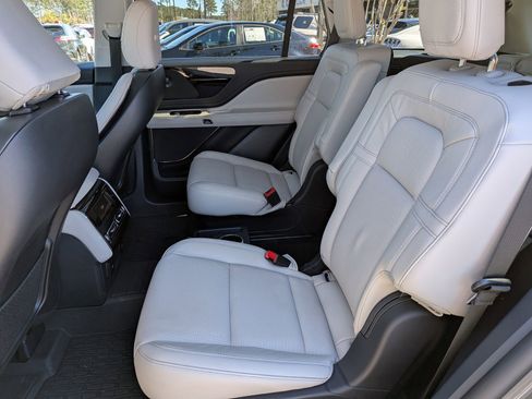 Used 2025 Lincoln Aviator Reserve image 17