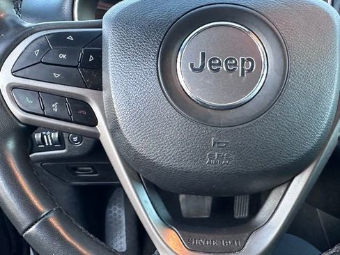 Used 2022 Jeep Cherokee Limited image 14