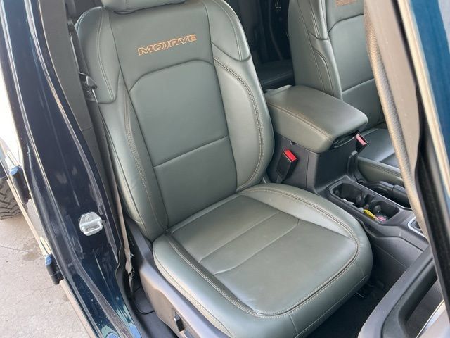 Used 2025 Jeep Gladiator Mojave AWD/4WD image 26