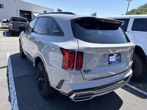 Used 2023 Kia Sorento SX AWD/4WD image 11
