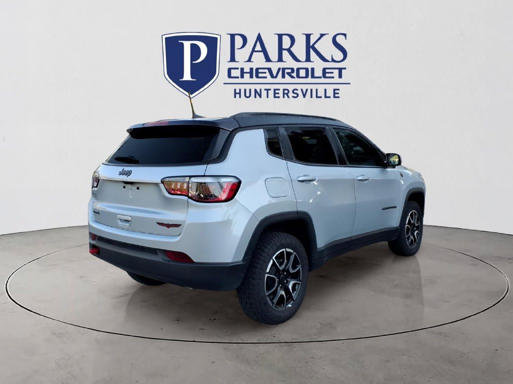 Used 2025 Jeep Compass Trailhawk AWD/4WD image 31