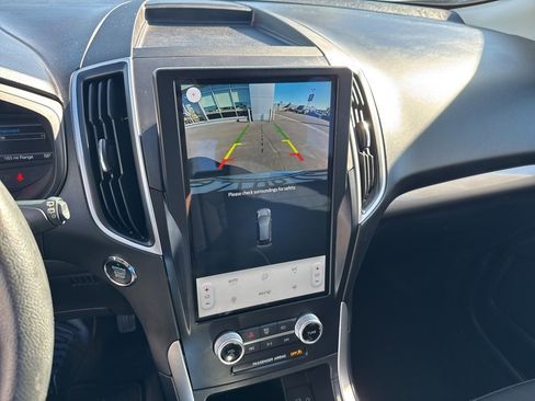 Used 2024 Ford Edge SE w/ Black Appearance Package image 17