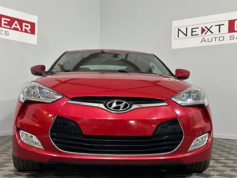 Used 2013 Hyundai Veloster w/ Style Pkg image 4