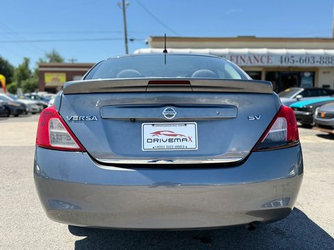 Used 2018 Nissan Versa SV FWD image 5