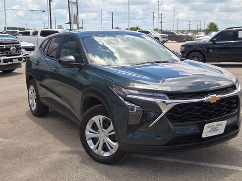 Used 2026 Chevrolet Trax LS FWD image 1