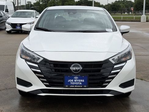 Used 2025 Nissan Versa SV FWD image 3
