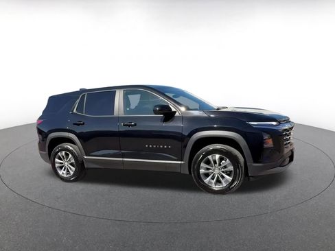 Used 2025 Chevrolet Equinox LT image 2