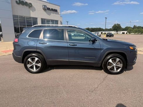 Used 2020 Jeep Cherokee Limited AWD/4WD image 2