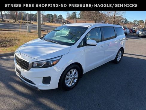 Used 2018 Kia Sedona LX image 7