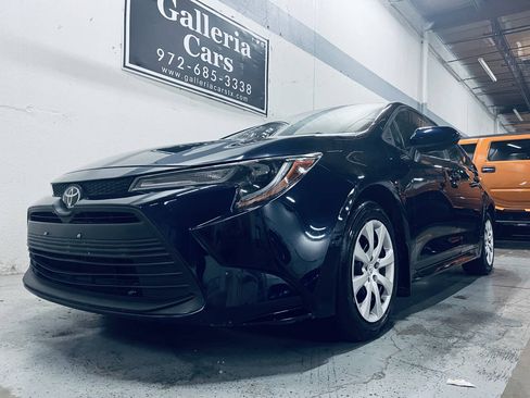 Used 2025 Toyota Corolla LE FWD image 13