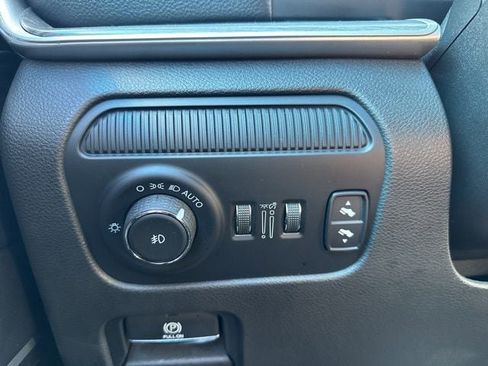 Used 2023 Jeep Wagoneer L Series II image 23