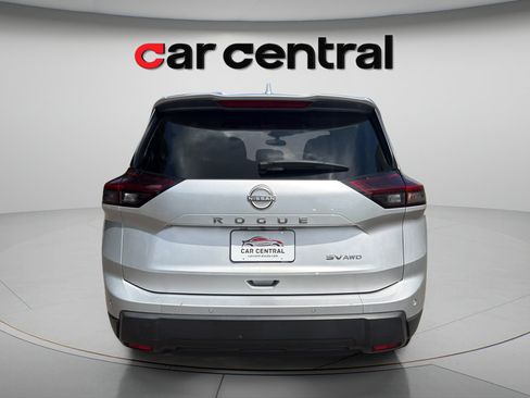 Used 2024 Nissan Rogue SV AWD/4WD image 5