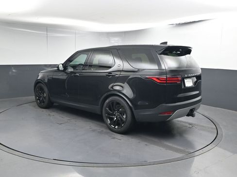 Used 2025 Land Rover Discovery S image 3