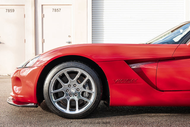 Used 2003 Dodge Viper SRT-10 RWD image 3