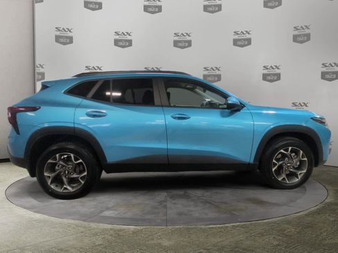 Used 2025 Chevrolet Trax LT w/ LT Convenience Package image 6