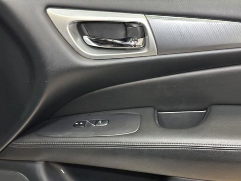 Used 2018 Nissan Pathfinder SL w/ Midnight Edition Package image 38