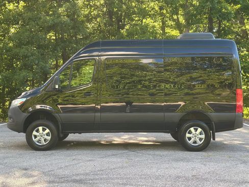 Used 2019 Mercedes-Benz Sprinter 2500 image 4