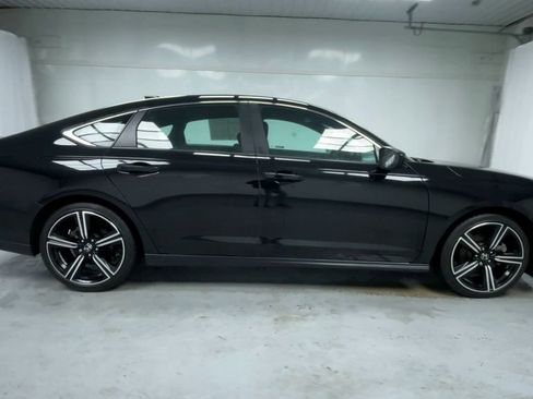 Used 2023 Honda Accord Sport image 9