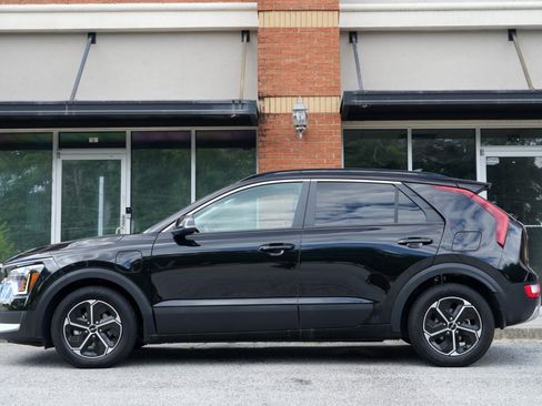 Used 2025 Kia Niro EX FWD image 8