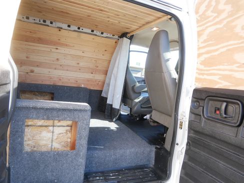 Used 2017 Chevrolet Express 2500 RWD image 21
