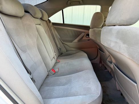 Used 2010 Toyota Camry LE FWD image 16