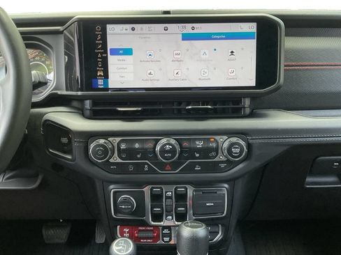 Used 2024 Jeep Gladiator Rubicon w/ Technology Group AWD/4WD image 12