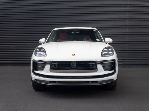 Certified 2026 Porsche Macan AWD/4WD image 25
