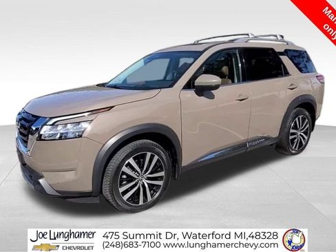 Used 2024 Nissan Pathfinder Platinum w/ Cargo Package AWD/4WD image 4