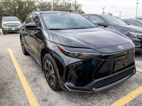 Used 2024 Toyota bZ4X XLE image 5