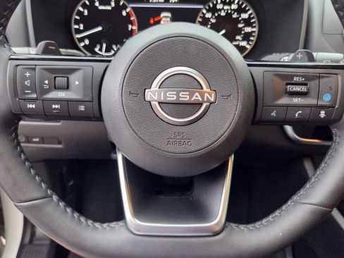Used 2023 Nissan Rogue SV w/ SV Premium B Package FWD image 32