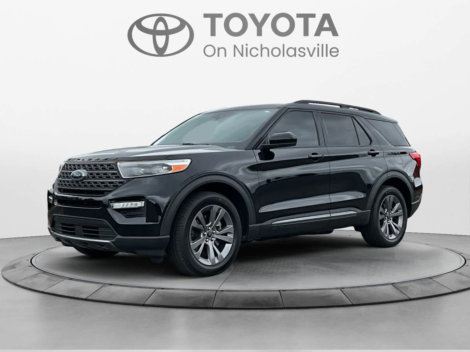 Used 2022 Ford Explorer XLT w/ Equipment Group 202A AWD/4WD image 1