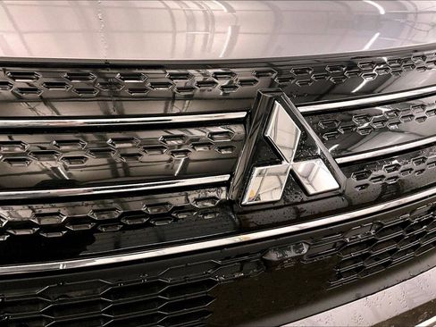 Used 2022 Mitsubishi Outlander SE image 29