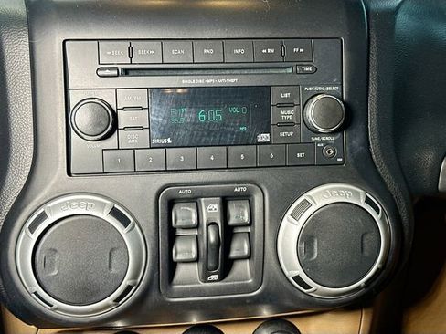 Used 2013 Jeep Wrangler Unlimited Sahara image 14