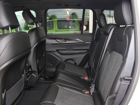 New 2025 Jeep Grand Cherokee Altitude image 27