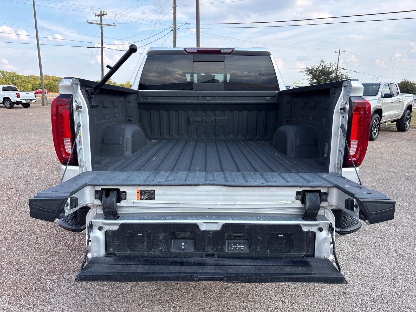Used 2021 GMC Sierra 1500 SLT w/ SLT Premium Plus Package RWD image 32