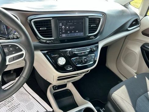 Used 2023 Chrysler Voyager LX FWD image 21