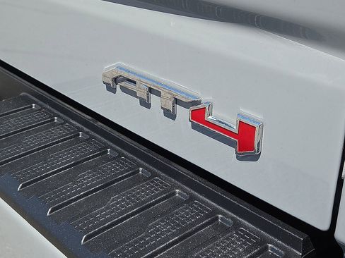 Used 2024 GMC Sierra 1500 AT4 w/ Technology Package AWD/4WD image 8
