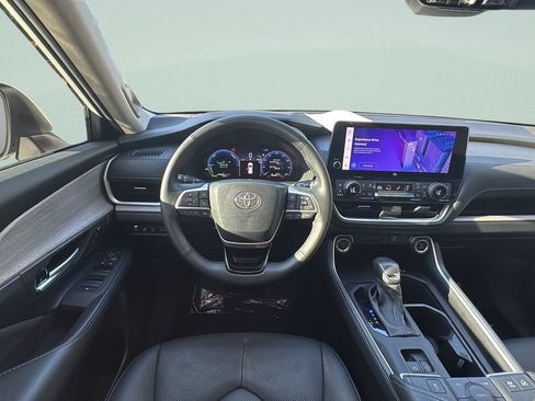 Used 2024 Toyota Grand Highlander AWD Hybrid image 12