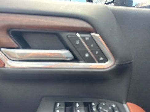 Used 2025 GMC Sierra 2500 Denali Ultimate AWD/4WD image 18